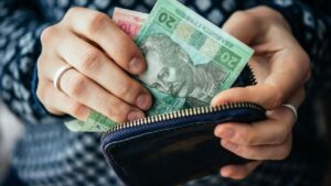 Фальшивомонетники активізуються: як уберегтися від підроблених купюр
